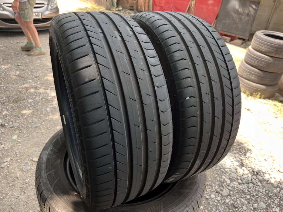 225/40/18 2 броя почти нови летни гуми Vredestein Dot 1724