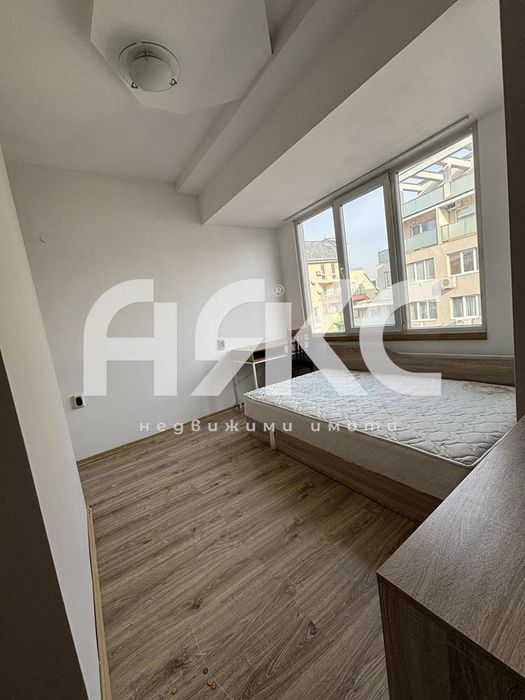 Дава се под наем Четиристаен апартамент в София, Красно село - 110 кв.м за 797.64 € - Снимка #9