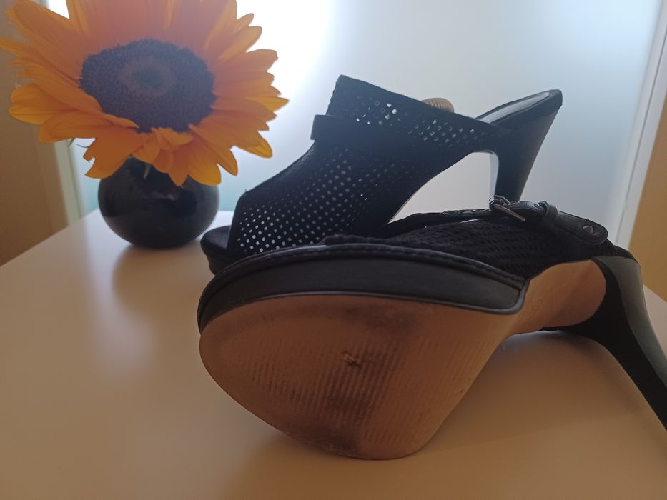 Обувки с ток Bata