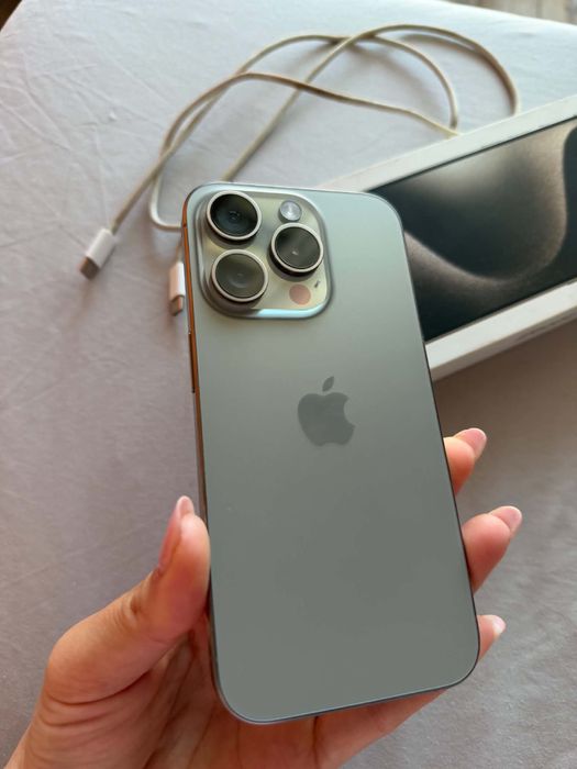 iPhone 15 Pro de vanzare