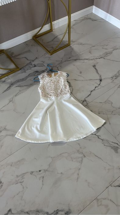 Женская одежда платья