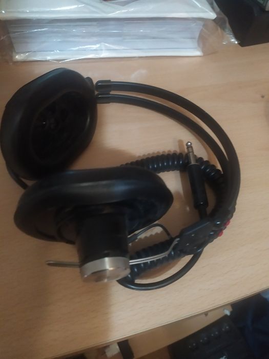 Слушалки AKG K160