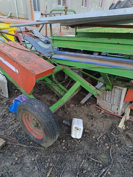 Vând încărcător după tractor