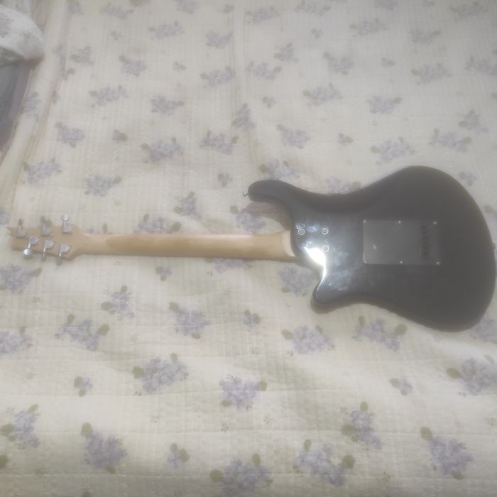 Электрогитара  2 хамбакера