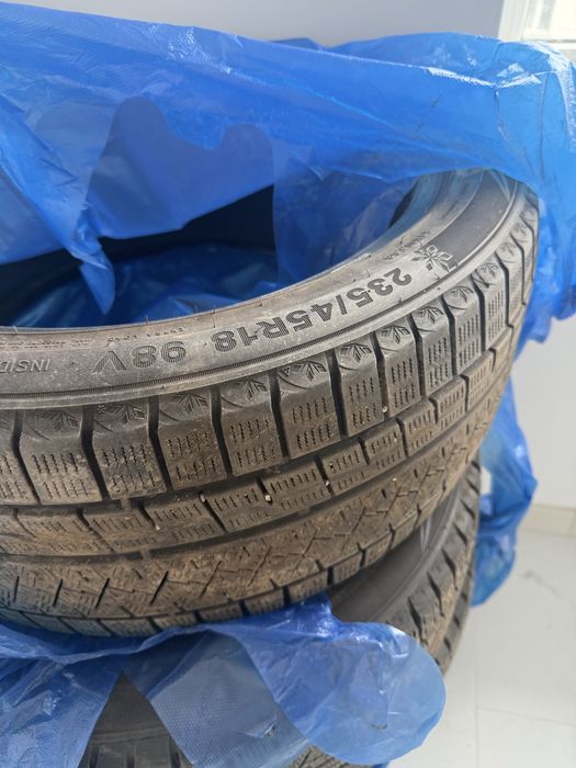 Зимные шины 235/45R18
