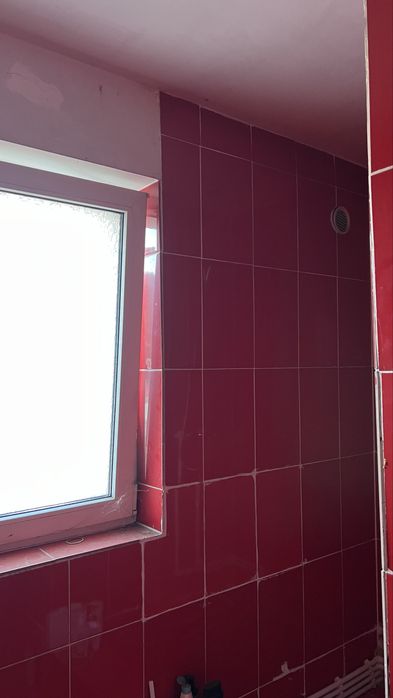 Apartament Lupeni 3 camere semidecomandat + boxa