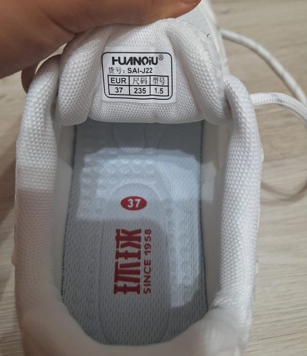 Кроссовки женские белые