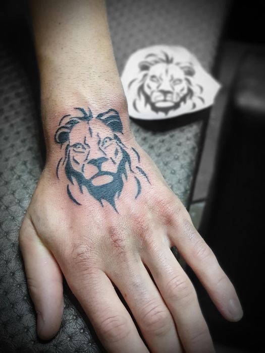 Realizez tatuaje permanente