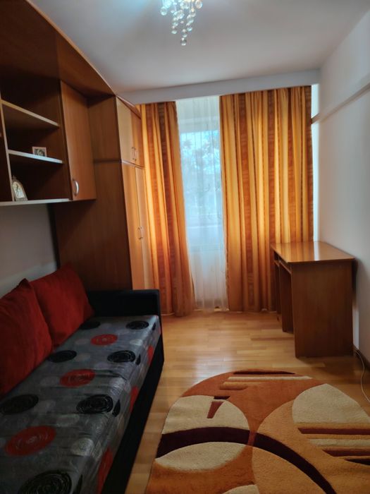 Vând apartament 3 camere