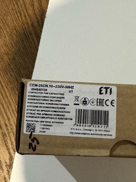 Contactor pentru baterii de compensare