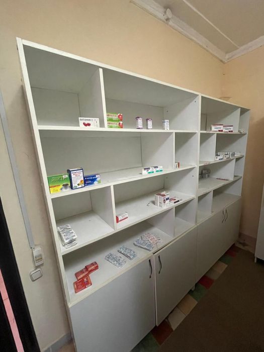 Продам мебель для аптеки