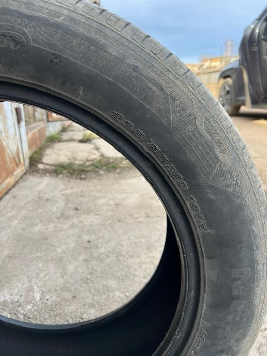 Продаётся комплект шин 235/55/19