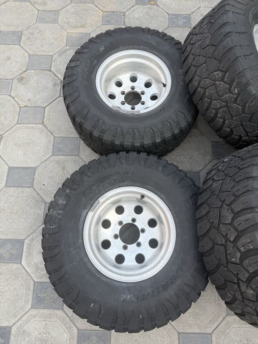 Продам грязевую резину с дисками r15