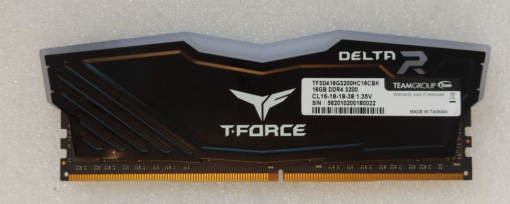 Memorie TeamGroup T-Force Delta RGB 16GB DDR4 3200Mhz