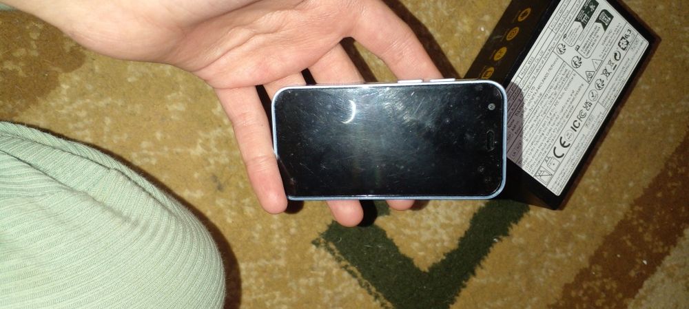 Продам мини смартфон.