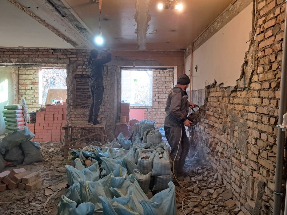 Демонтаж услуга подготавливаем квартира к ремонту Копаем подвал