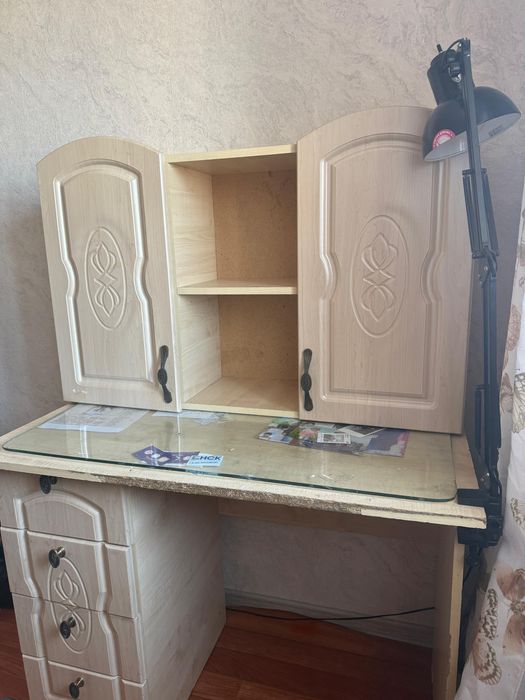 Продается письменный стол и навесная тумба