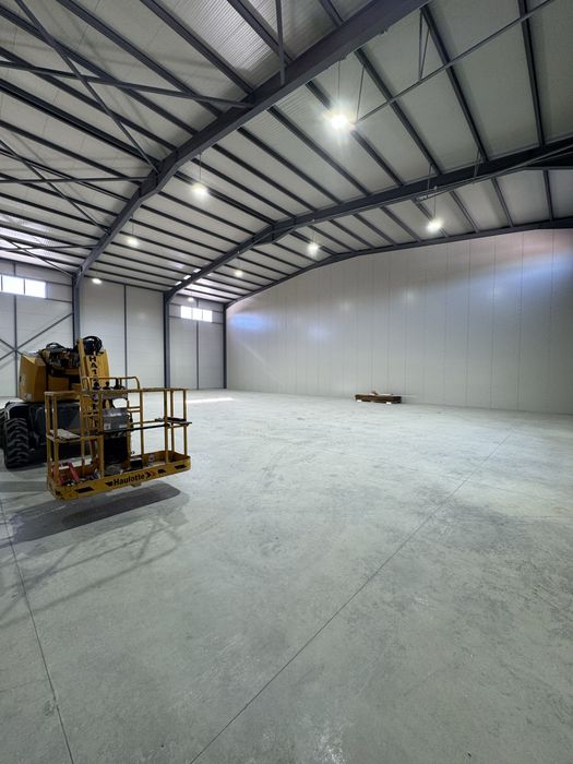 Hala industriala de inchiriat, 8 m inaltime streasina, 500 mp