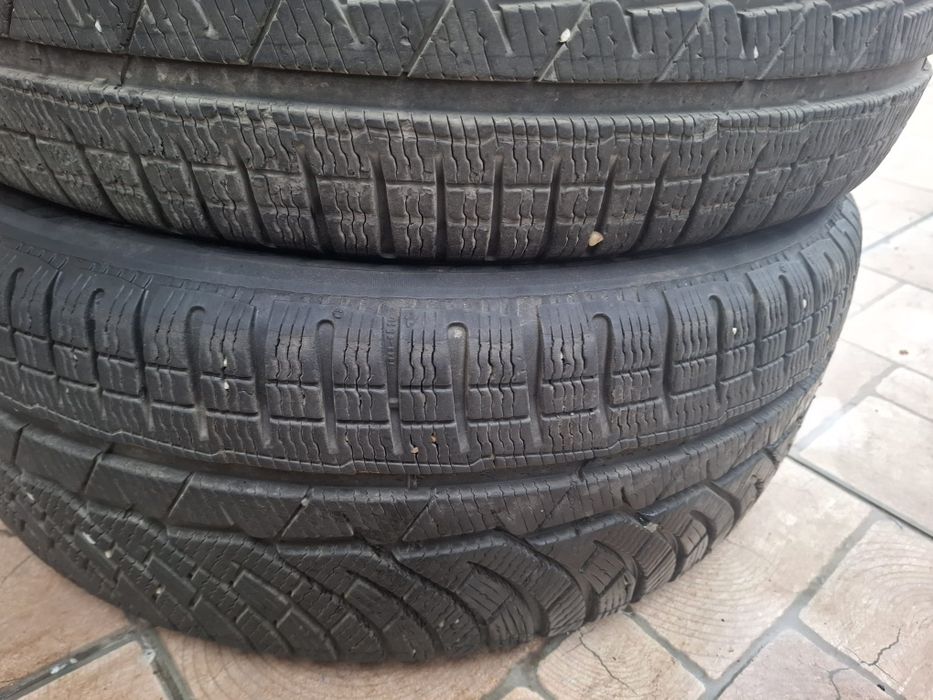 Cauciucuri r 18 150 lei bucata