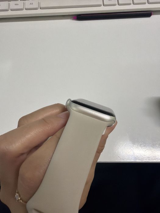 Продам Apple Watch SE 40 mm