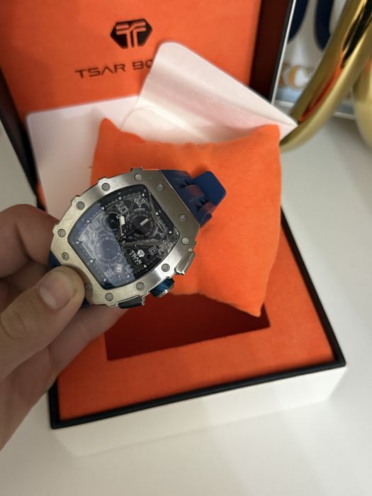 Оригинальные часы Tear Bomba