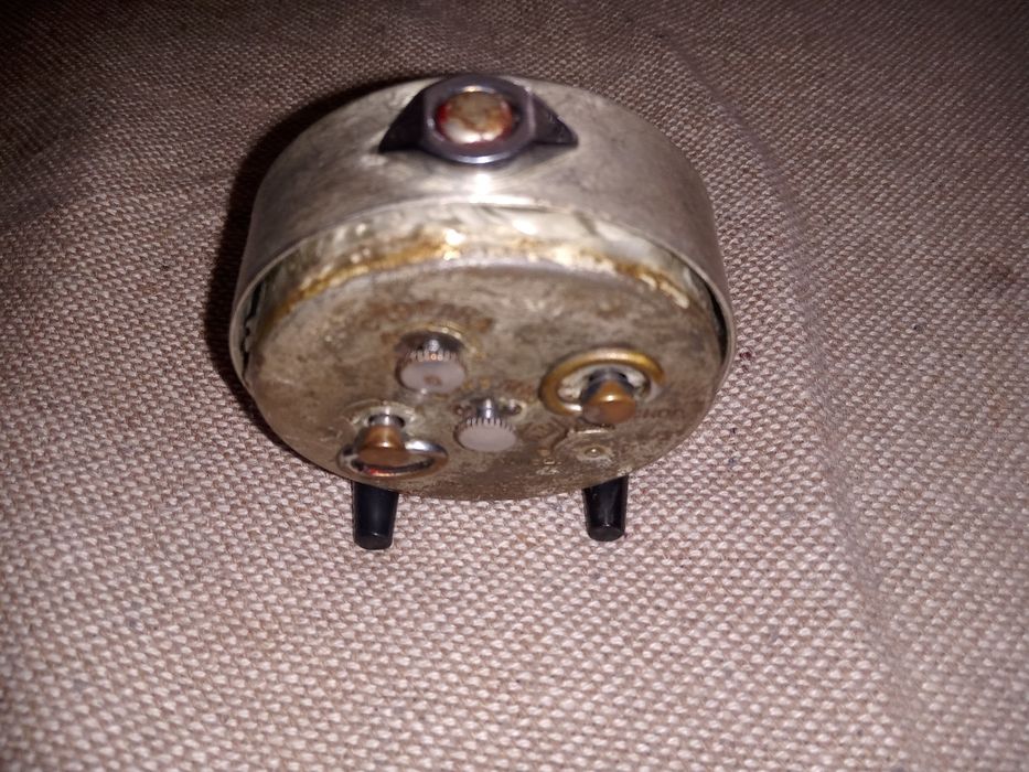 Стар механичен часовник "Мир"