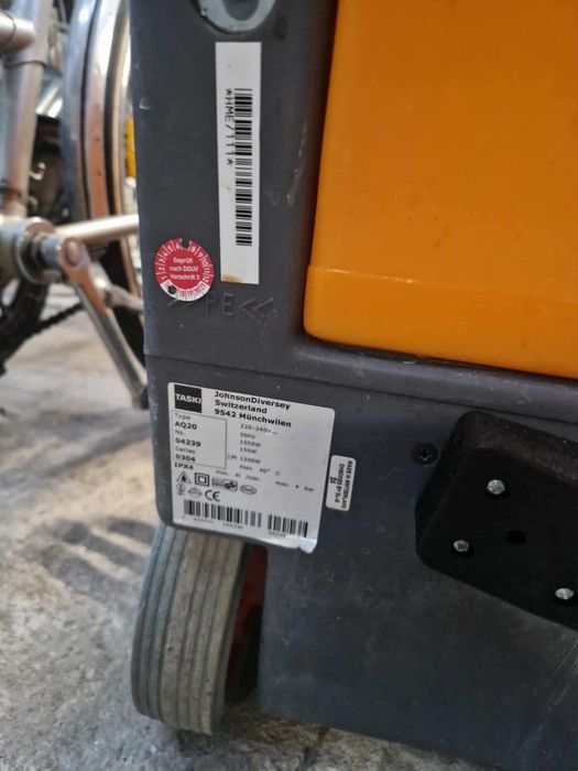 Aspirator curățare tapițerie și covoare