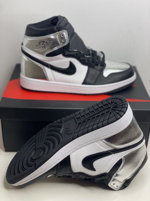 Air Jordan 1 Retro High Silver Toe