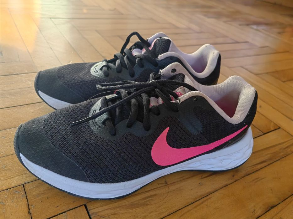 Nike номер 34 подходящи за момиче