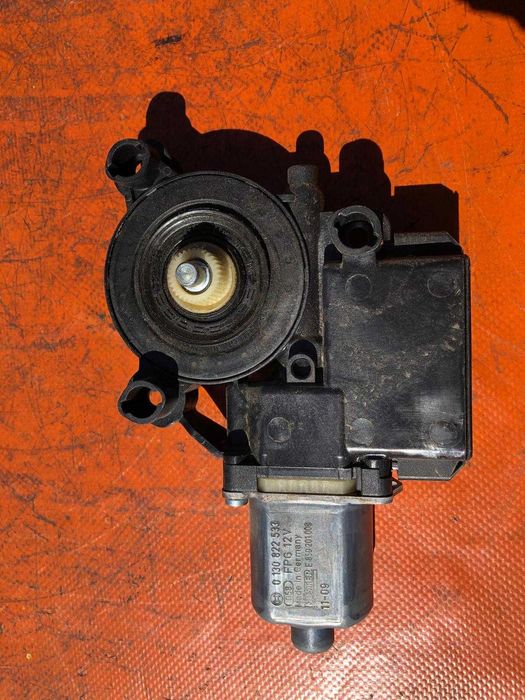 Motoras macara dreapta spate VW Polo 6R 2011 6R0959812G