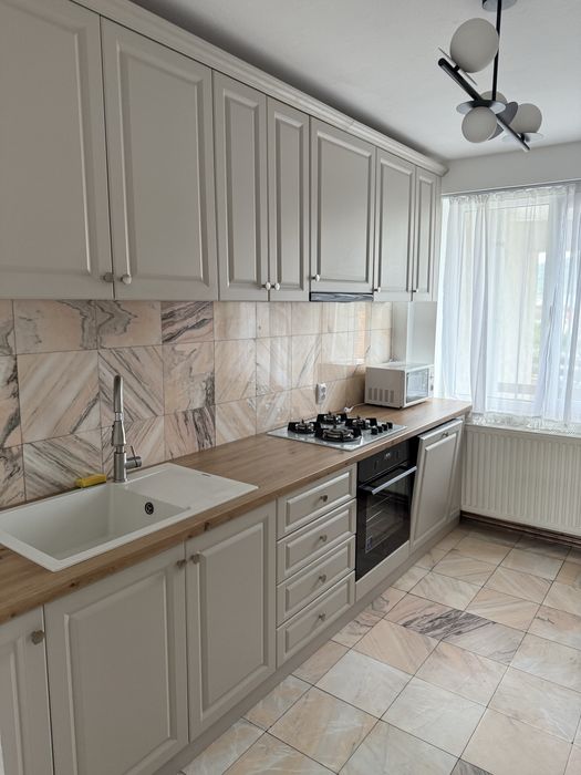 Inchiriere apartament 3 camere in centrul orasului