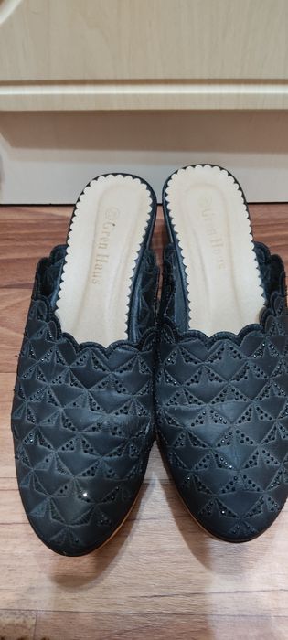 Женские шлепки с закрытым носиком