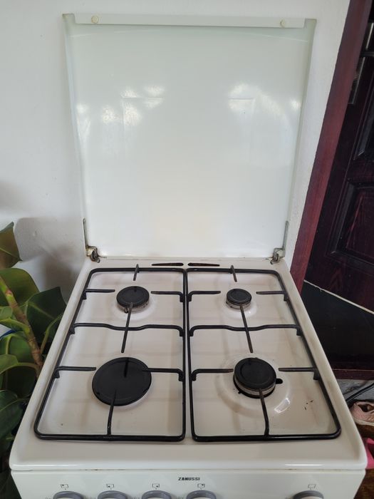 Aragaz Zanussi pe gaz
