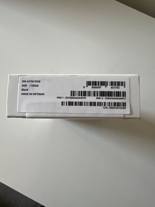 Galaxy A17 sigilat in cutie