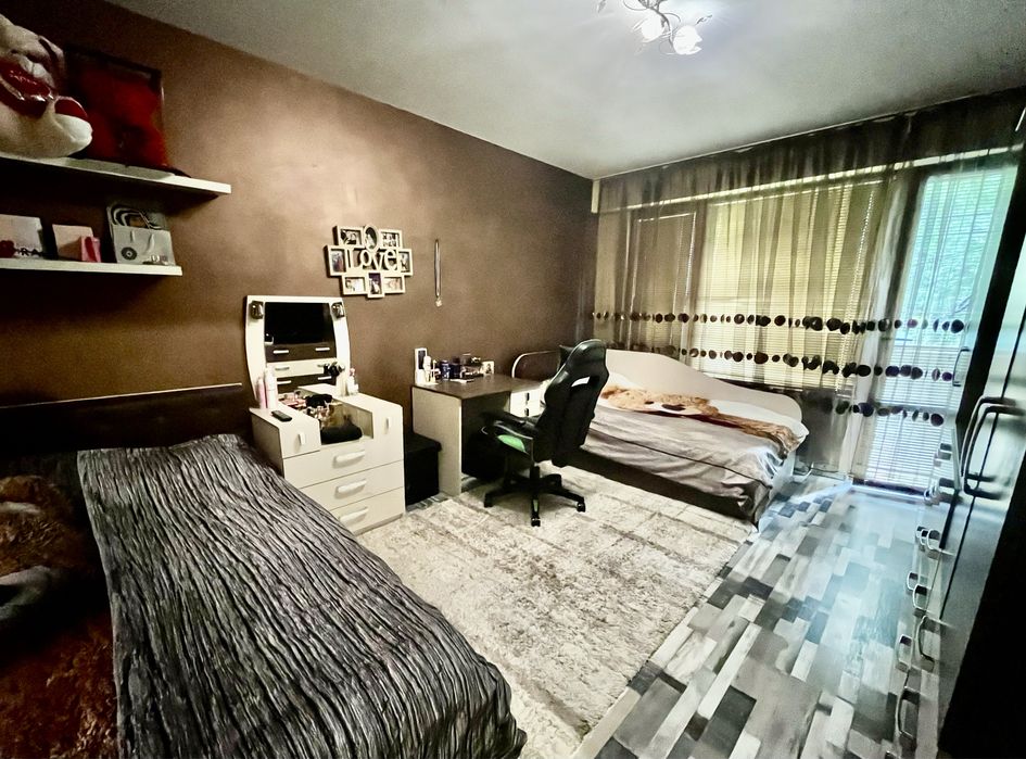 Продава се Тристаен апартамент в София, Толстой - 66 кв.м за 2500 €/кв.м - Снимка #3