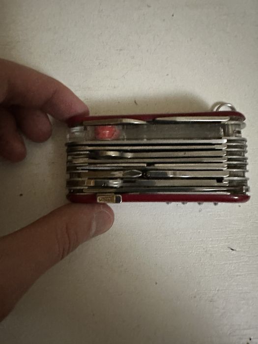 Швейцарский нож 15 функции продается Срочно состояние Идеально