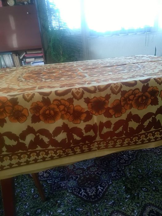 Покривки за маса нови