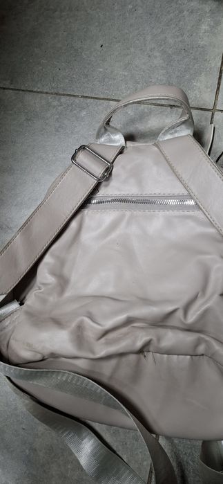 Дамски .  раници