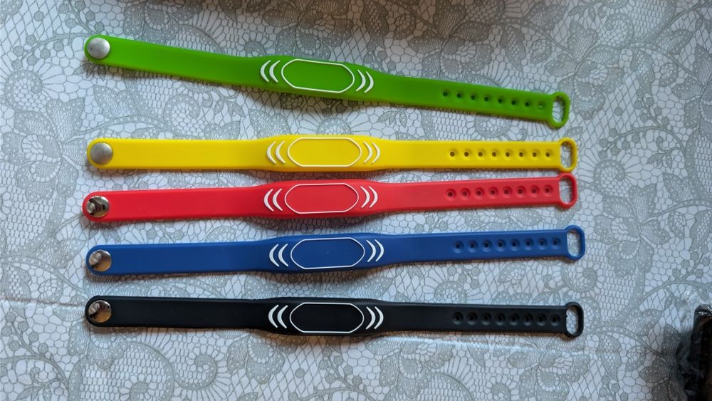 Силиконови RFID водоустойчиви гривни за контрол на достъпа