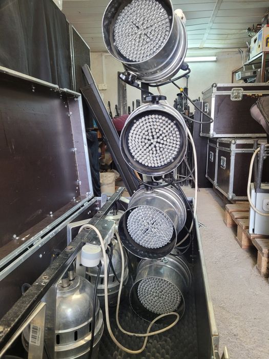 Stairville Led Par 64 8 bucati cu rack si bara inclusiv