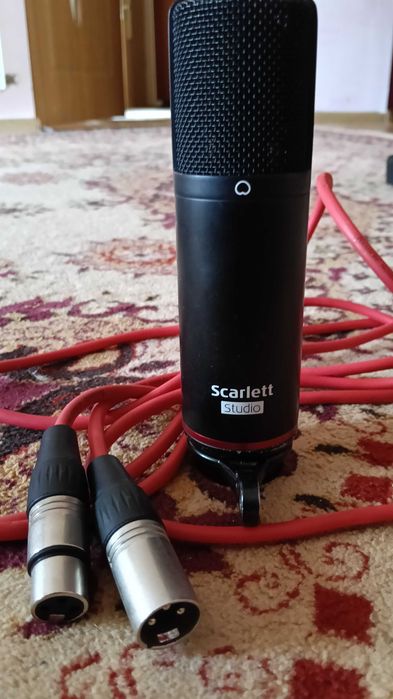 Microfon si căști Scarlett