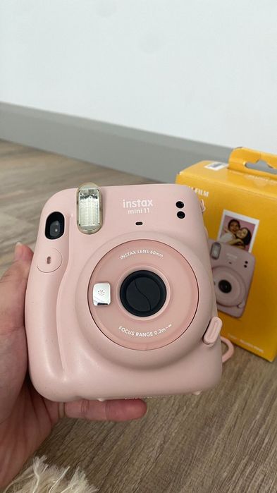 Instax mini 11 розового цвета