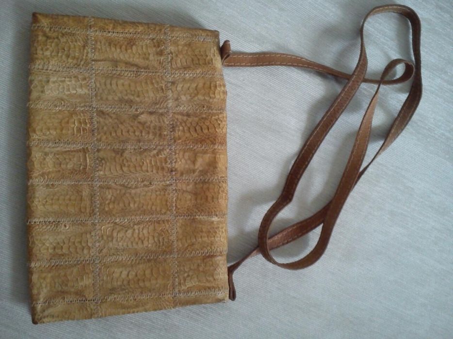 кожена дамска чантичка