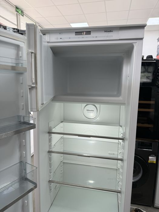Хладилник и фризер за вграждане Miele