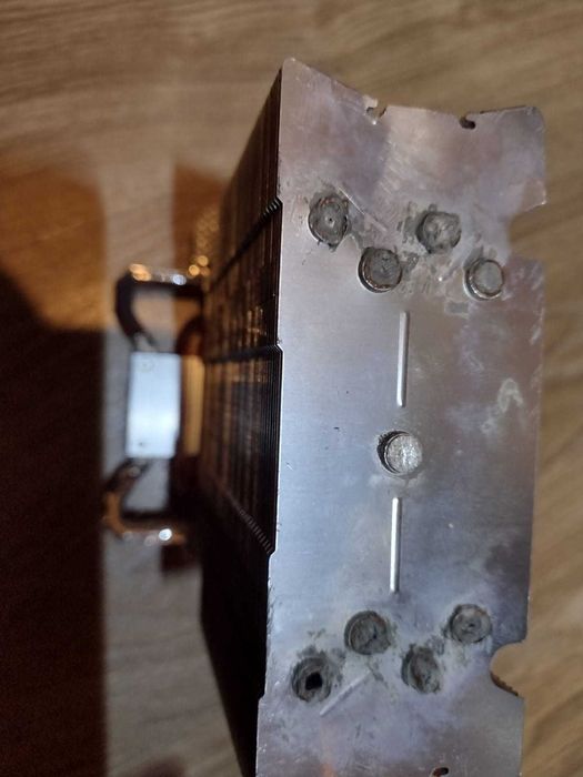 Cooler heatpipes taiate Amd defect (Id-cooling?) cum se vede in poze