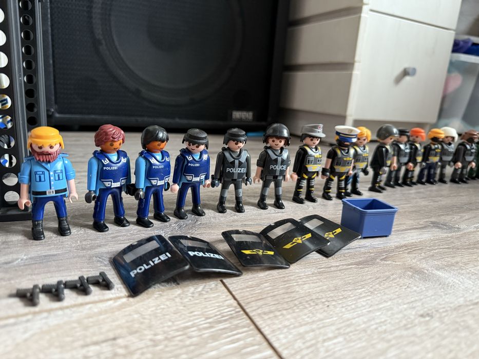 Playmobil sediu de politie+ inchisoare+ oameni