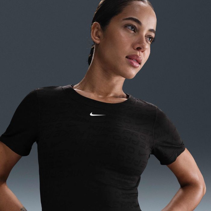 Чисто нова!! 100% Оригинална къса блузка Nike Pro кроп топ тениска
