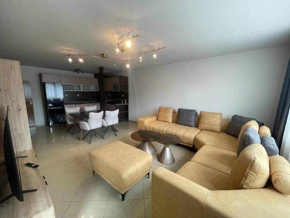 Тристаен апартамент в района на Център!