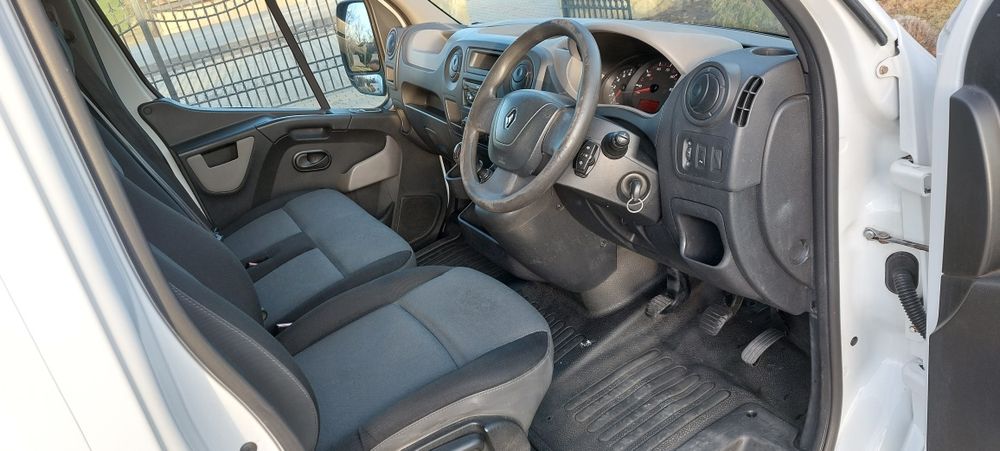 Renault Master din 2014 motor 2.3 diesel Volan pe dreapta Anglia