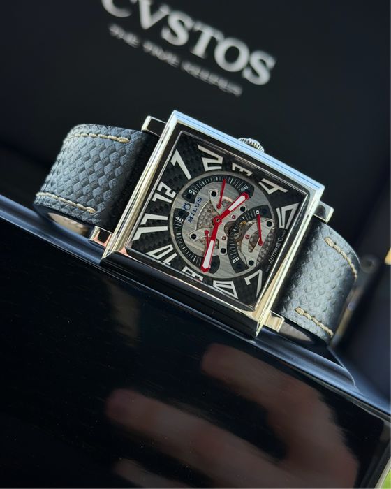 Milus  Herios TriRetrograde Seconds Skeleton Carbone